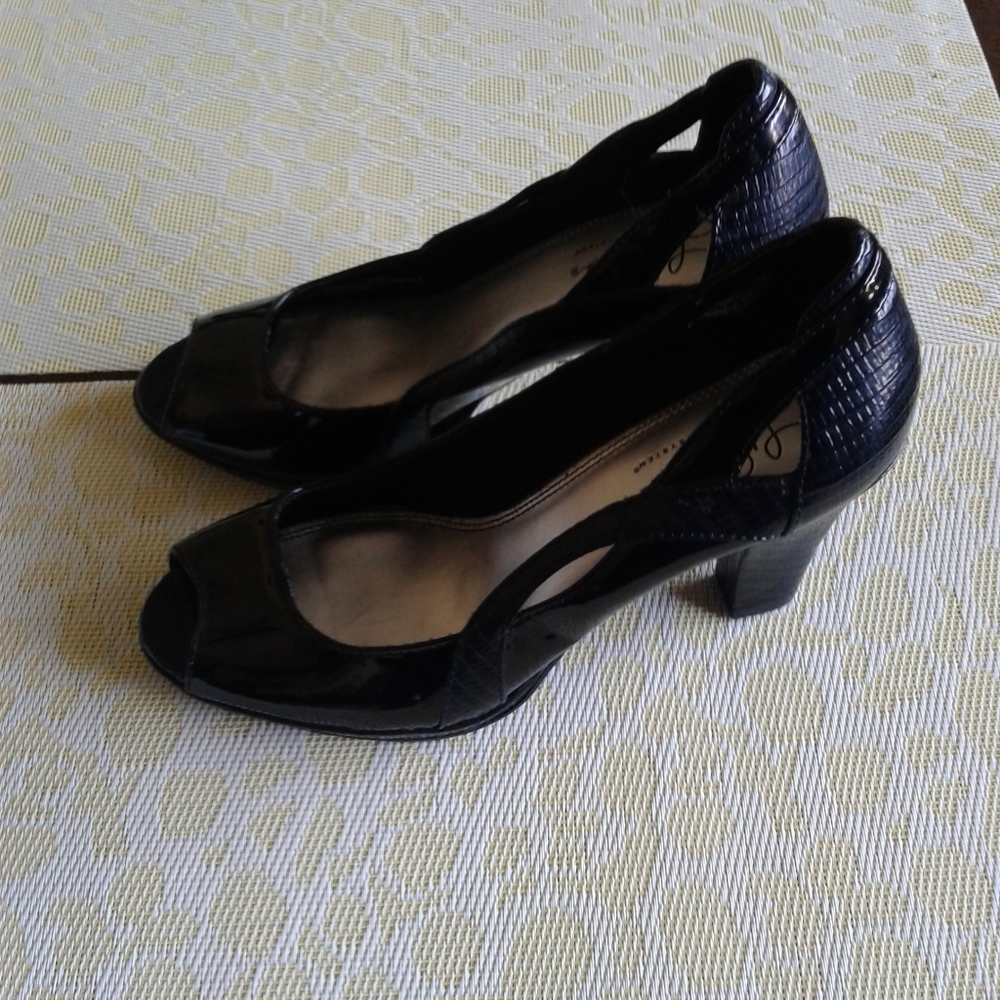 Black pumps size 6 brand new